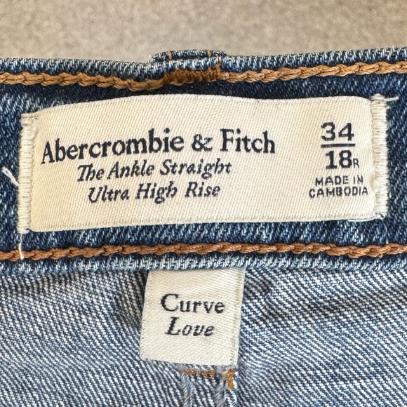 Abercrombie and Fitch Ultra High Rise Ankle Straight Jeans - Picture 2 of 4